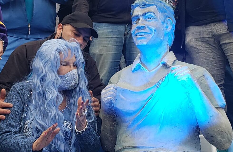 El Potro de la emoción: Rodrigo ya tiene su estatua en el Gigante
