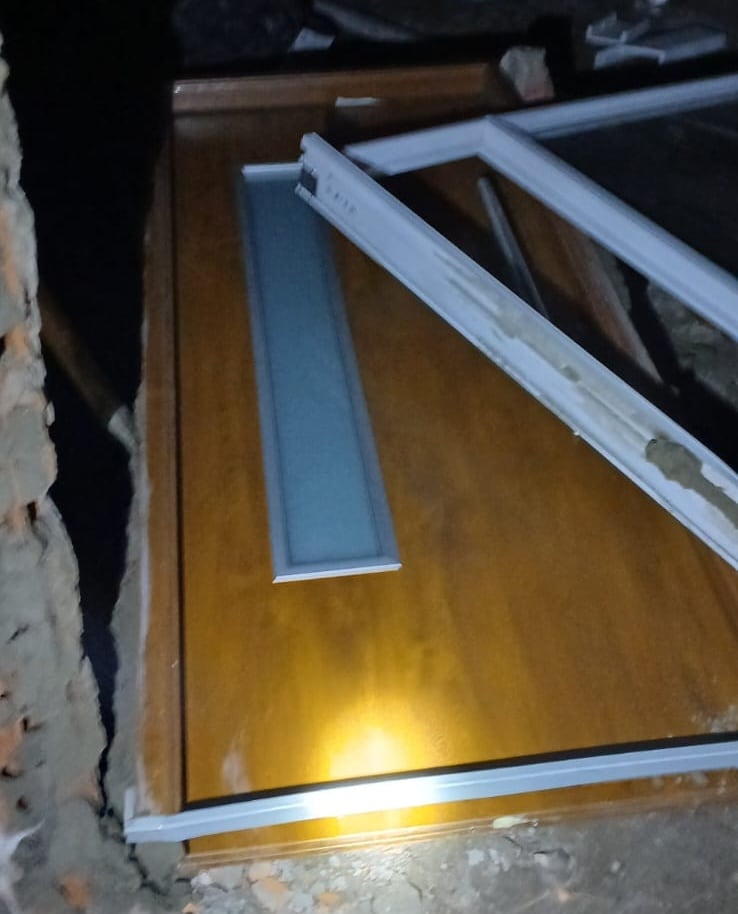 Quiso llevarse las aberturas de una casa en construcción y fue detenido