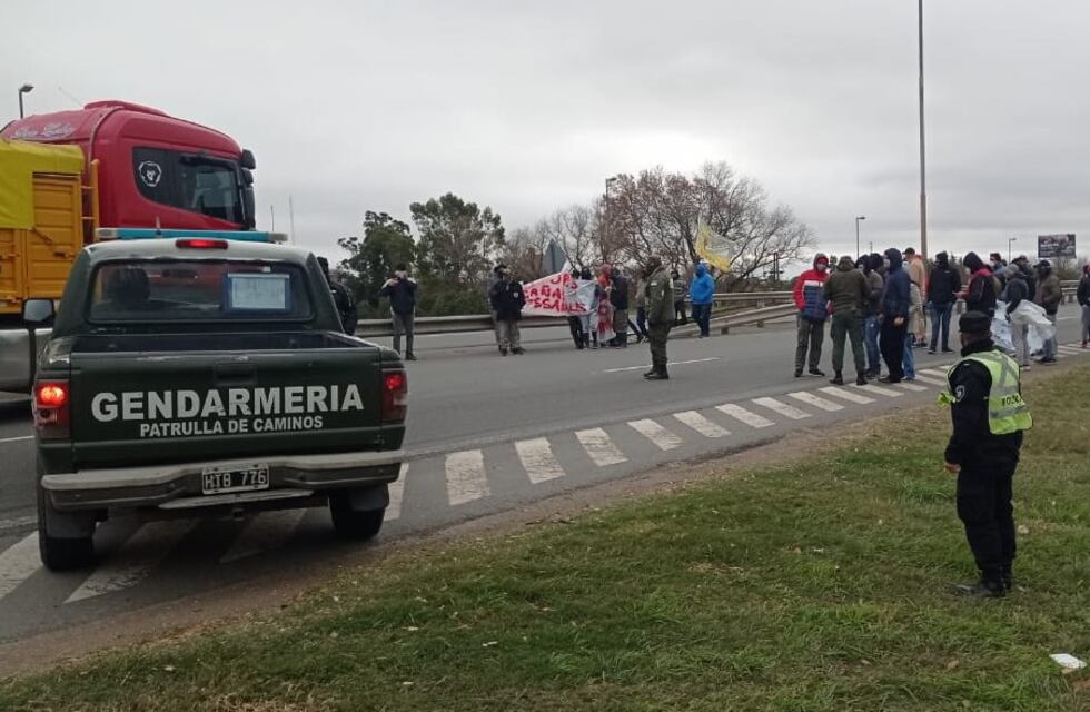Coordinaron protestas en Santa Fe contra restricciones a la pesca y navegación