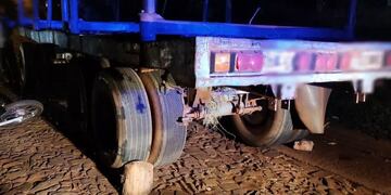 Puerto Esperanza: motociclista falleció luego de impactar con el acoplado de un camión