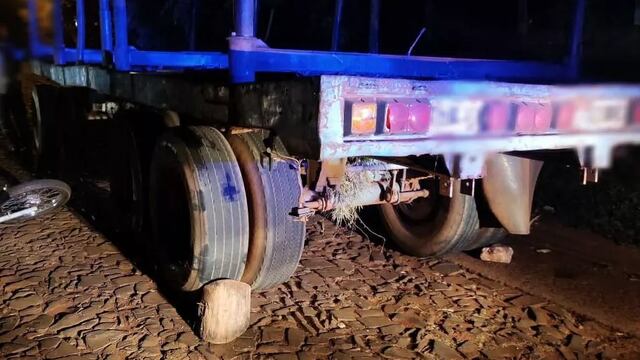 Puerto Esperanza: motociclista falleció luego de impactar con el acoplado de un camión