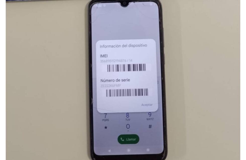 Compró el celular por redes sociales y la Policía se lo sacó