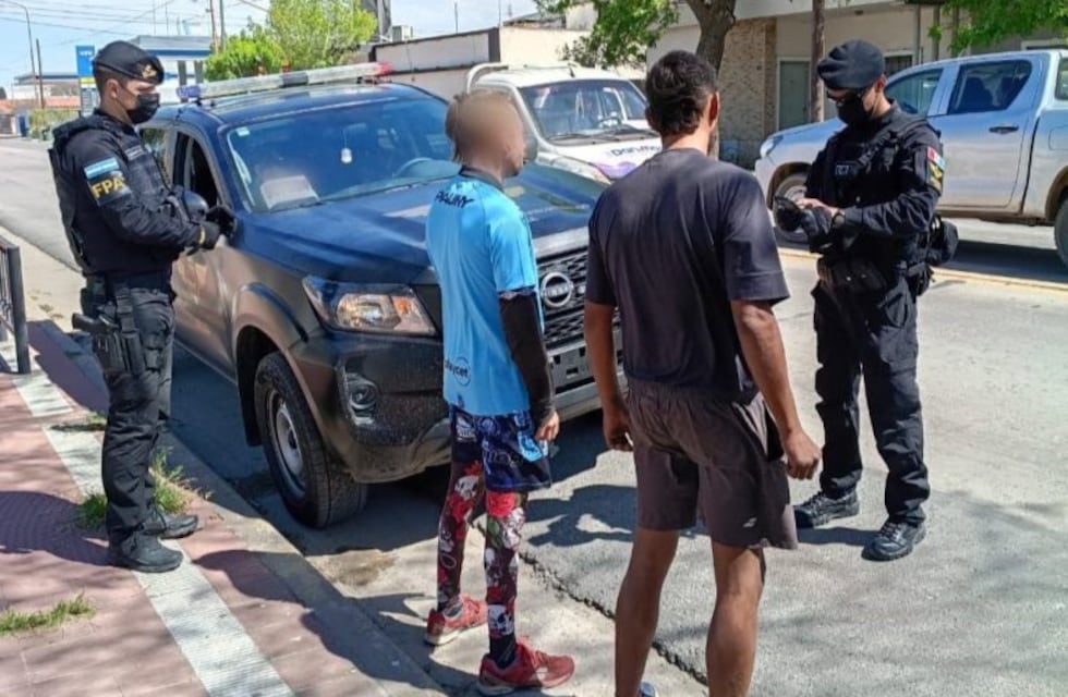 Arroyito: efectivos de la FPA secuestraron varias dosis de marihuana a dos sujetos