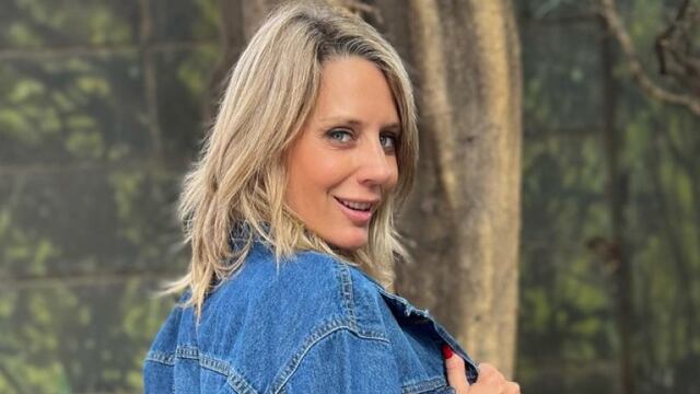 A los 42, Rocío Marengo sorprendió con una bikini estampada que destacó sus curvas.