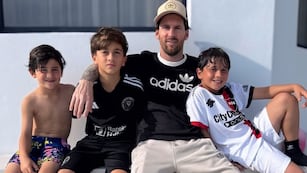 El ídolo junto a Thiago, Mateo y Ciro.