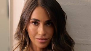 La influencer rosarina se puso un collar y un bralazete exclusivos.