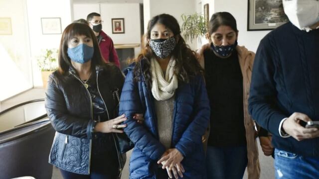 La mamá de Gudalupe Lucero, Yamila Cialone, junto a Susana Trimarco antes de la conferencia de prensa brindada en el hotel de Potrero de los Funes. Gentileza El Diario