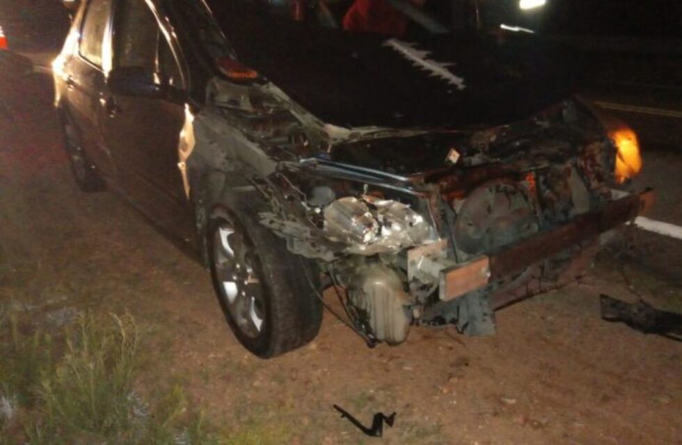 Accidente en Altas Cumbres: ocho personas en un auto chocaron contra una vaca