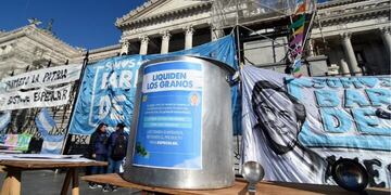 Barrios de Pie se manifiesta en el Congreso en contra del campo.