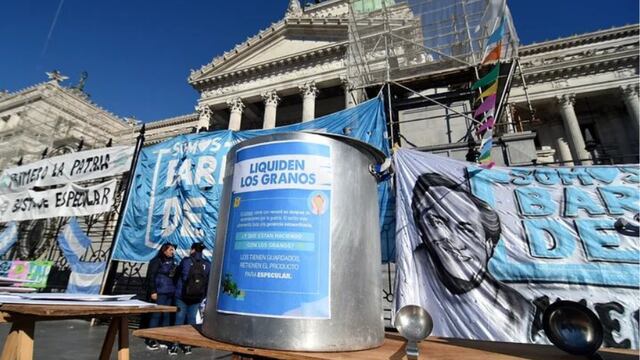 Barrios de Pie se manifiesta en el Congreso en contra del campo.