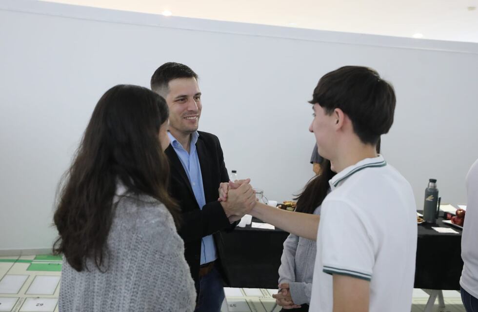 Reconocimiento a estudiantes destacados: un espacio de homenaje y participación juvenil