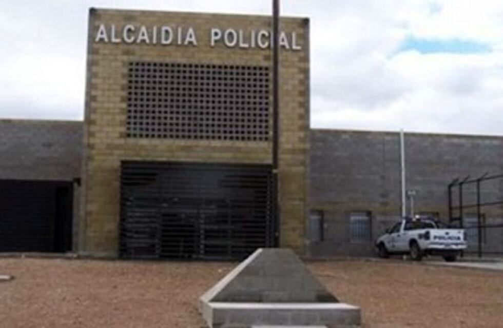 Pico Truncado: investigan la supuesta relación entre un preso y una guardiacárcel