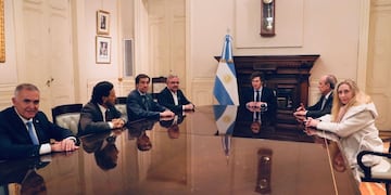Jaldo se reunió con Milei y gobernadores.