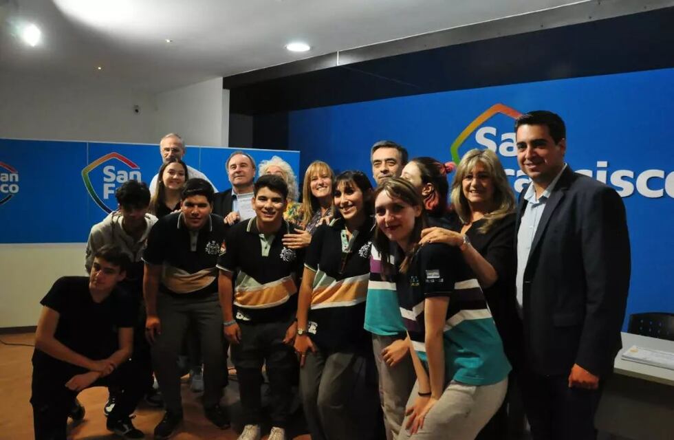 Reconocimiento para alumnos por su trabajo voluntario en eventos municipales