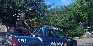 Saltaron una reja, los denunciaron y los detuvieron