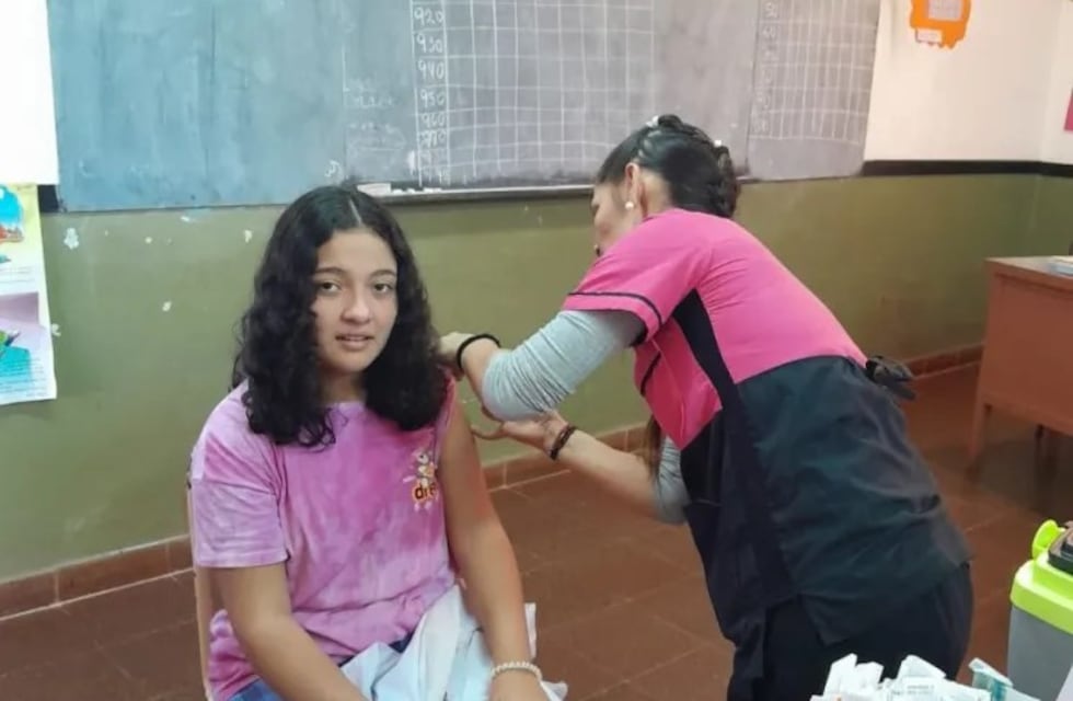 Avanza con éxito la campaña de vacunación en escuelas de Puerto Esperanza