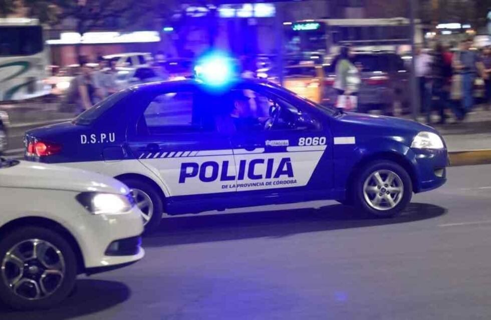 Apedrearon a un móvil policial en Villa Carlos Paz