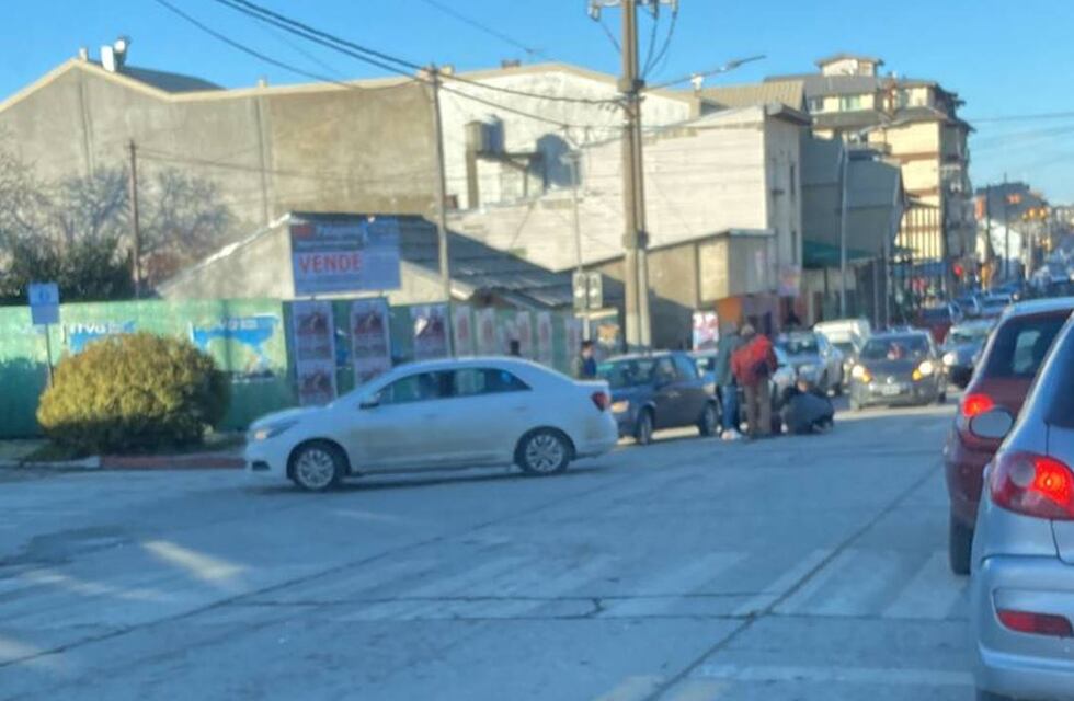Atropellaron a una mujer con un niño en brazos en Bariloche