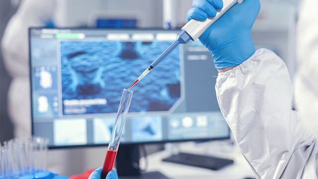 En la actualidad, investigadores de todo el mundo se encuentran realizando estudios y ensayos clínicos sobre posibles nuevas vacunas para combatir al coronavirus. Foto: Los Andes.