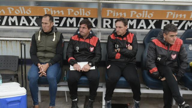 Lucas Bovaglio, técnico de Instituto, y sus colaboradores Fernando Clementz y Cristian Manfredi. Colores en común (Federico López Claro / La Voz).