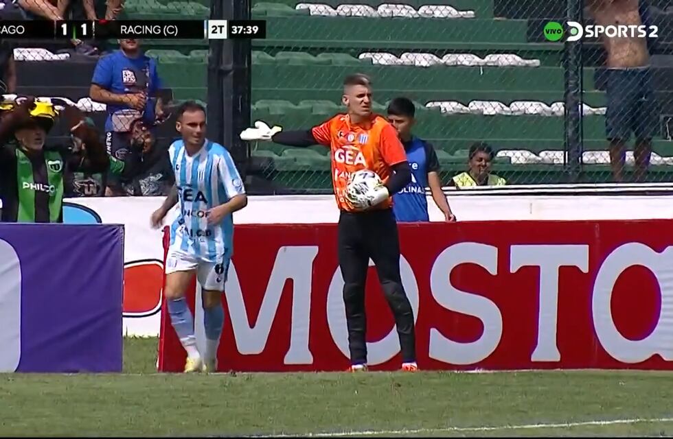 De película: en el partido de Racing en Mataderos, expulsaron a la mascota de Chicago...