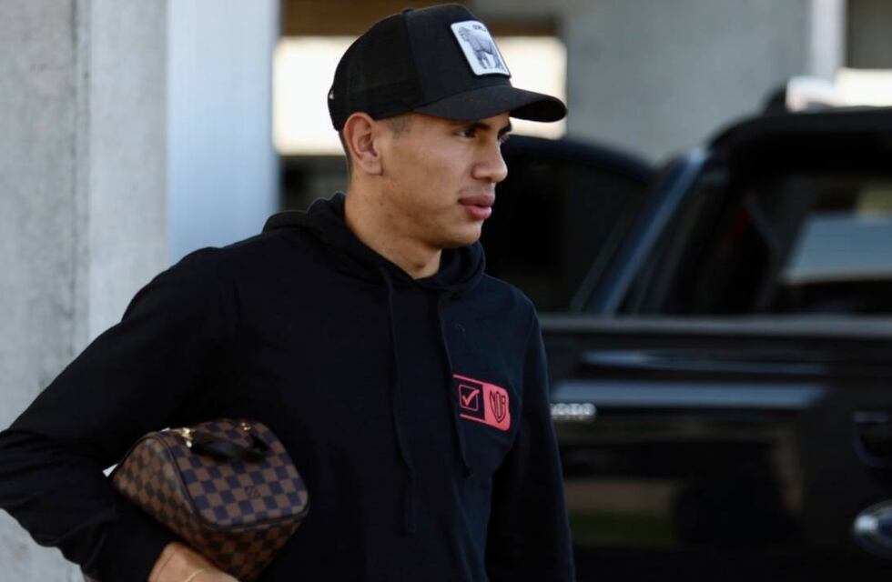 Nicolás Castro vuelve a entrenar a Newell’s sin cierre de la venta a Alemania