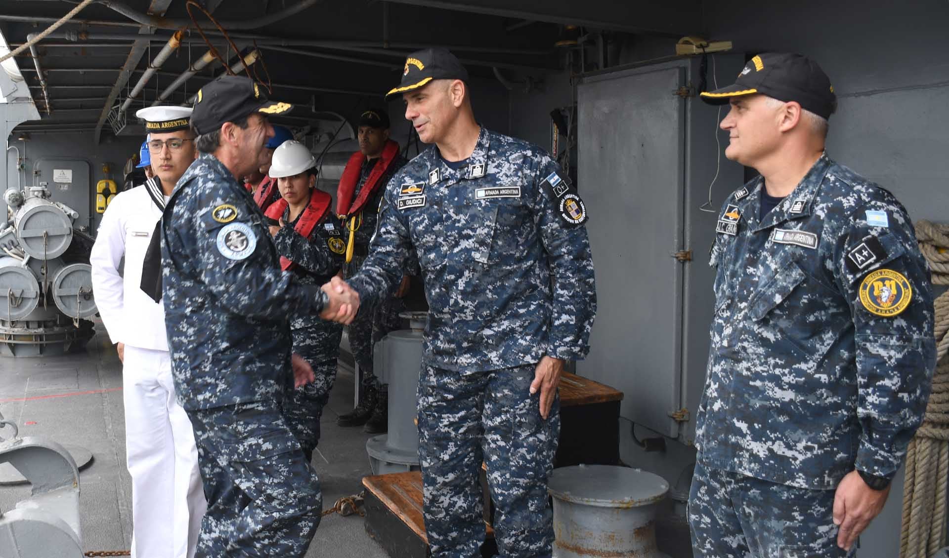 El destructor ARA “La Argentina” arribó a Puerto Belgrano