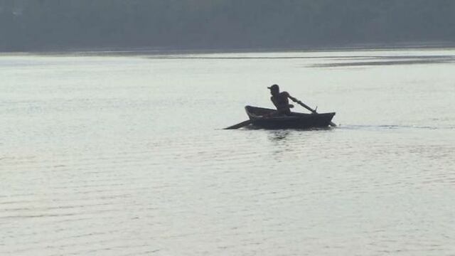 Intensa búsqueda de un contrabandista que se arrojó al Río Paraná.