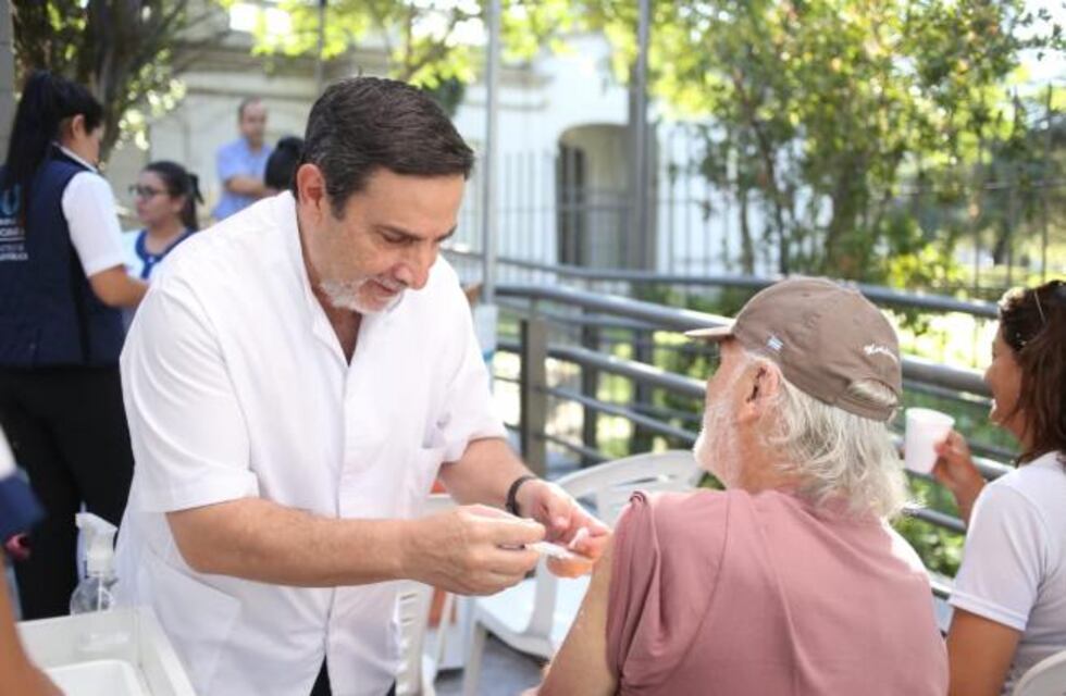 Medina Ruiz inauguró la Semana de Vacunación de las Américas en el Vacunatorio de la Familia