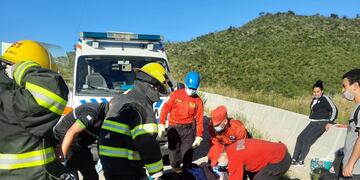 Una camioneta se dió vuelta.