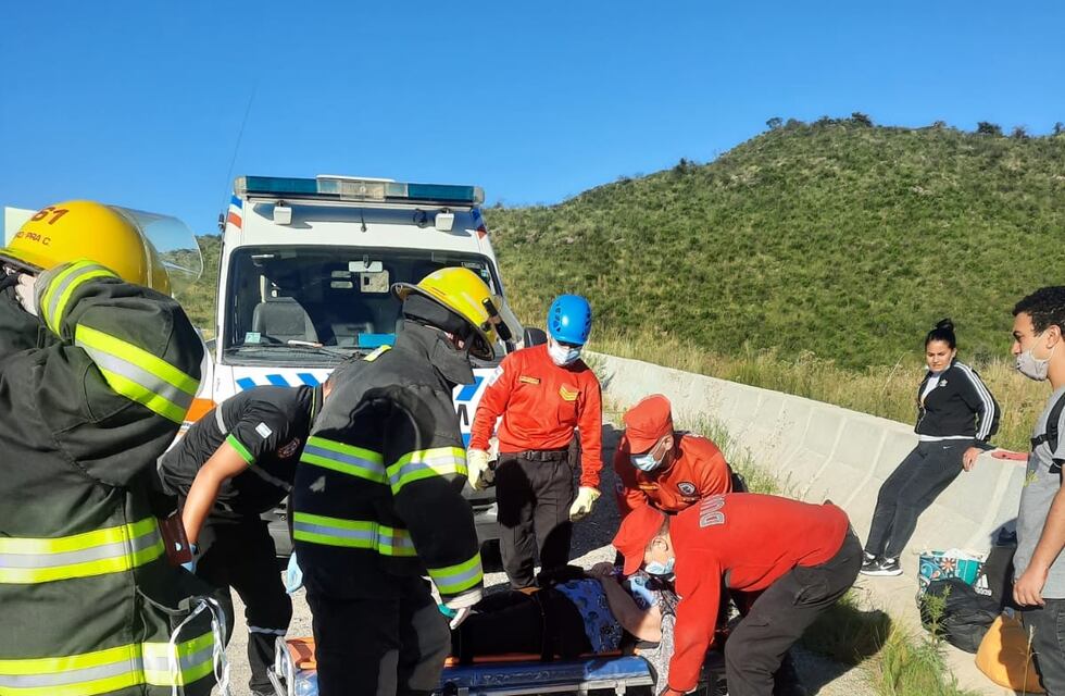 Volcó una camioneta a la altura de Las Jarillas