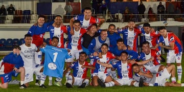 Rosario juega su chance ante Puerto Comercial.