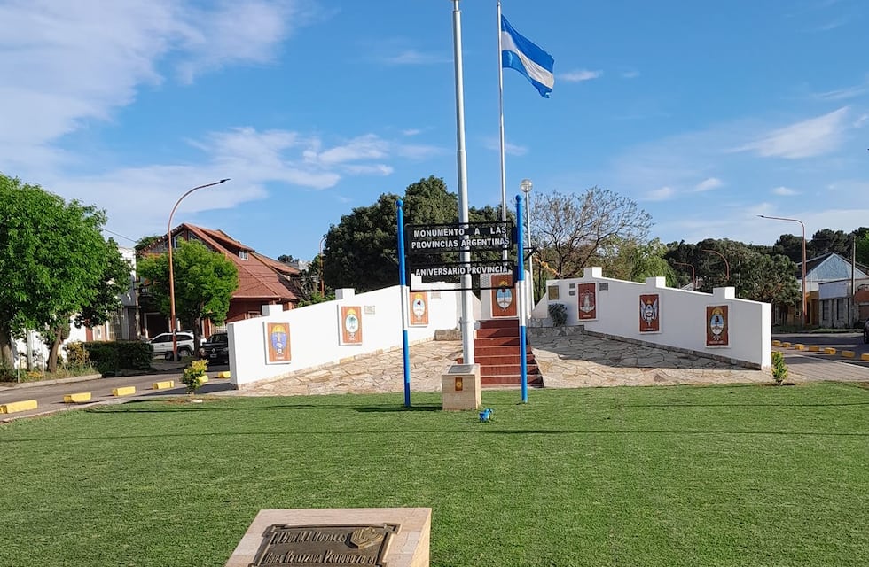 Las provincias argentinas lucirán sus banderas en el monumento de Pellegrini y Avellaneda