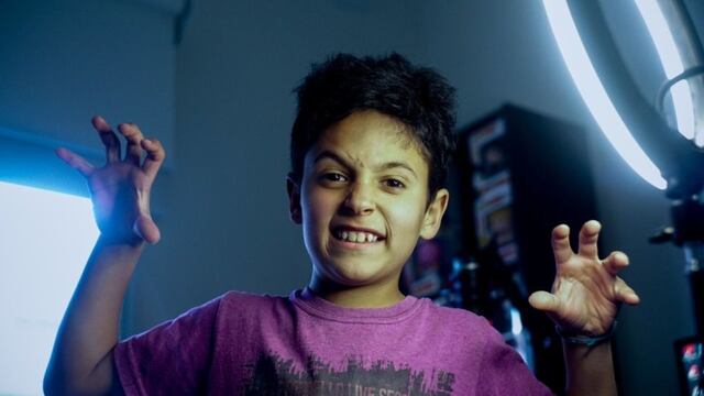 Él es Mateo, el autor del "Hola Juan Carlos"