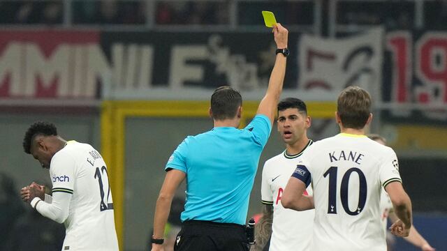 Cristian Romero vio la tarjeta amarilla en varias oportunidades tras el Mundial de Qatar (AP).