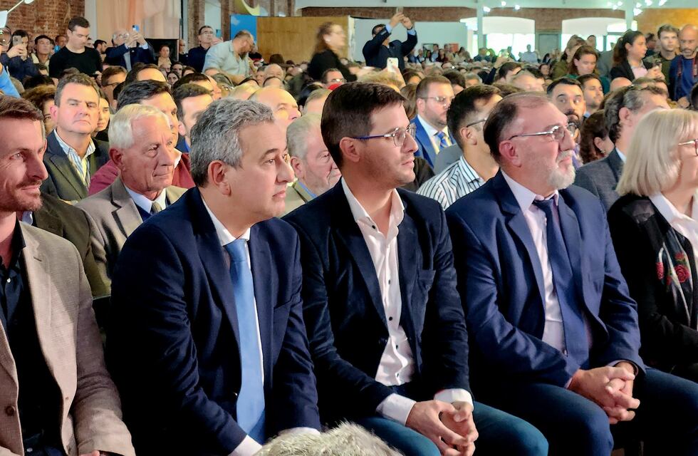 El intendente Viotti, presente en la asunción del gobernador Pullaro en la presidencia de la Región Centro