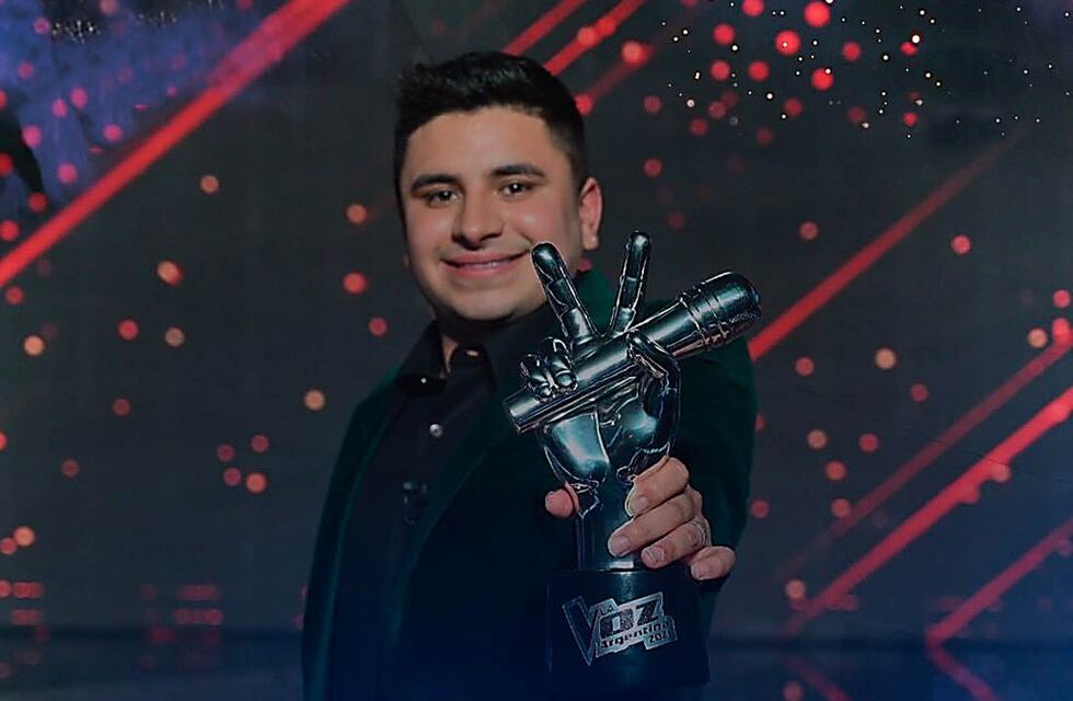 Francisco Benítez volvió a cantar y emocionó en “La Peña de Morfi”