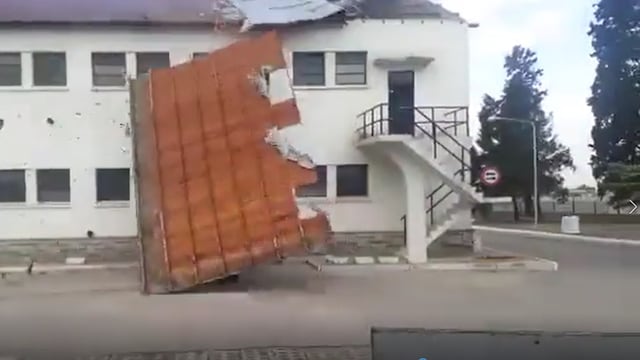 Voladura de techo en la Escuela de Suboficiales.