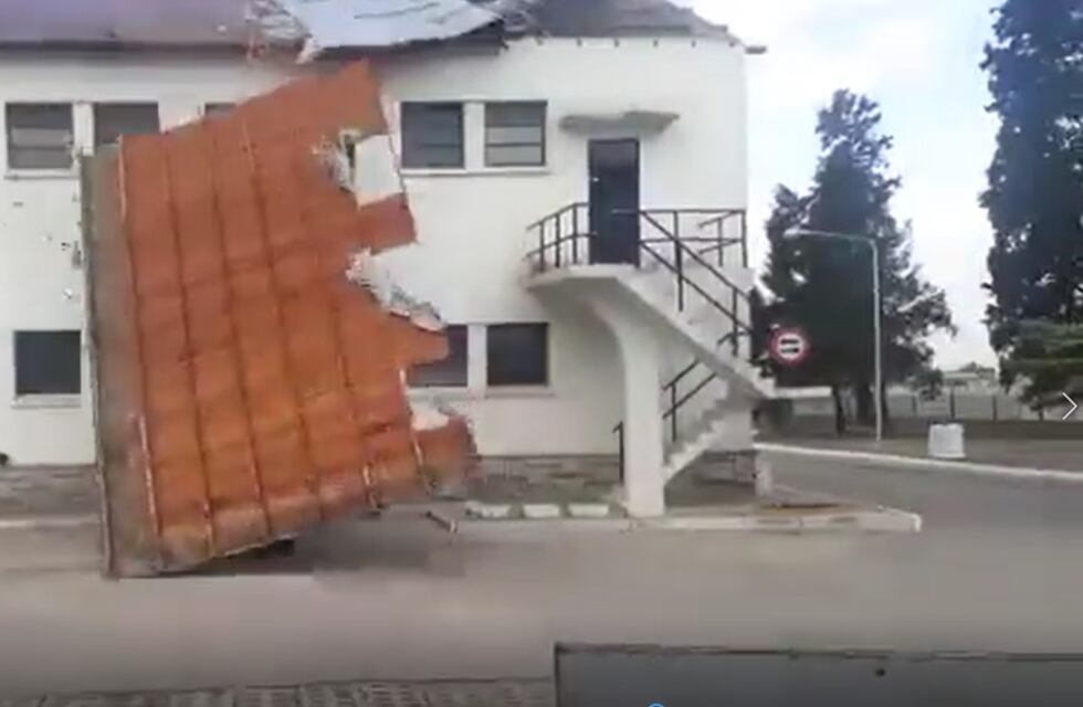 Temporal en Córdoba: el viento voló el techo de la Escuela de Suboficiales