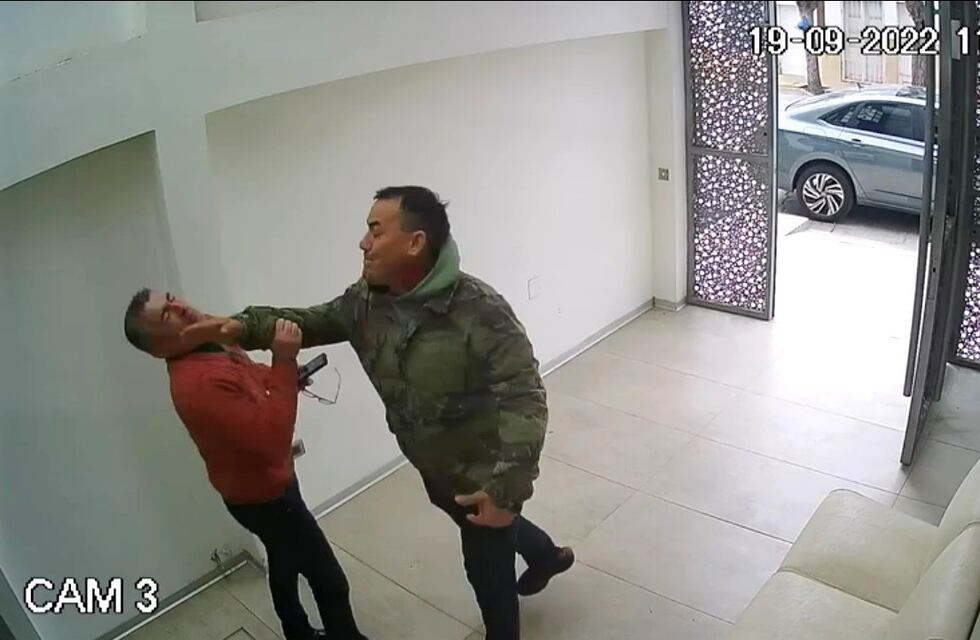 Video: un alvearense se cansó de ir a cobrar y le dio una golpiza a su deudor
