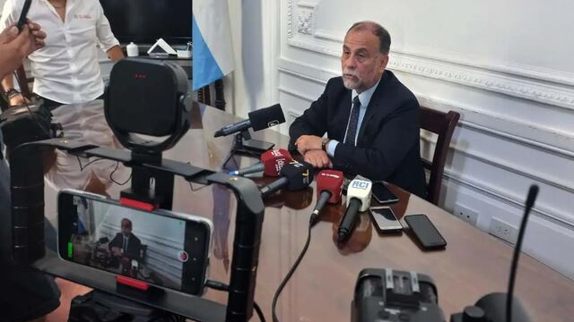 El ministro de Gobierno, Normando Álvarez García, adelantó el criterio que aplicará el Poder Ejecutivo con los docentes que paren el miércoles: "El que adhiera, tendrá los descuentos".