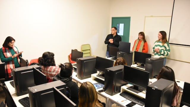 Cursos de computación para mujeres