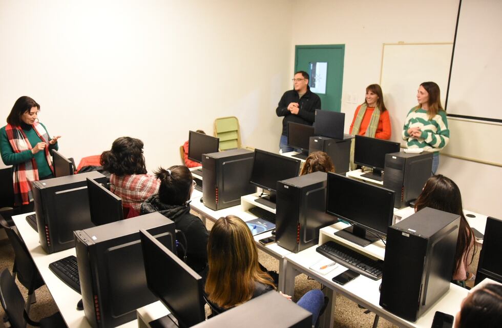 Cursos de computación para mejorar las chances de empleo a mujeres y diversidades