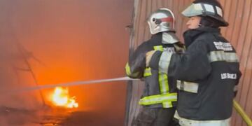 Incendio con pérdidas totales en la Fábrica de Papel PAPSA de La Colonia, Junín.