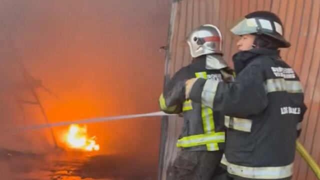 Incendio con pérdidas totales en la Fábrica de Papel PAPSA de La Colonia, Junín.
