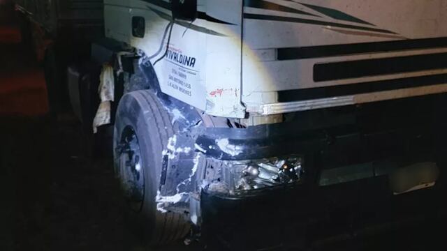 Accidente fatal en San Vicente: un motociclista murió al chocar contra un camión.