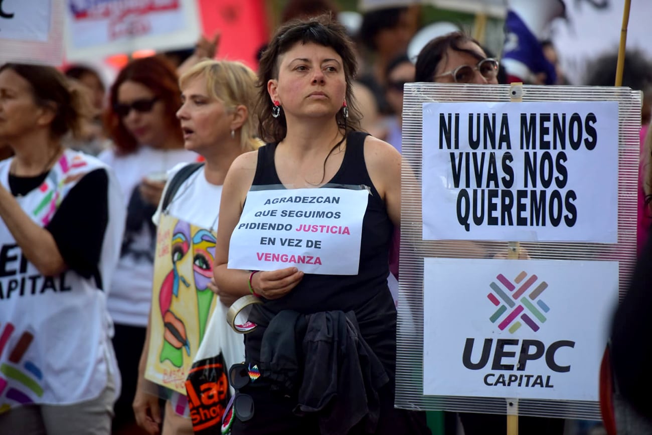 La Asamblea Ni Una Menos Córdoba marcha pidiendo justicia por Luna Giardina y su madre, Mariel Zamudio, asesinadas el 11 de octubre. (Javier Ferreyra / La Voz)
