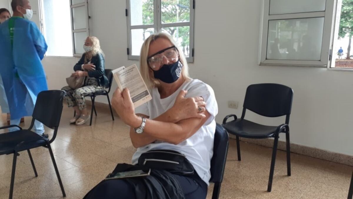 La inmunización se llevó adelante en el Centro Multicultural de la Costanera.