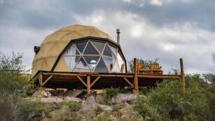 El ecoglamping ofrece bajada al río y se ubica a menos de una hora de Córdoba.