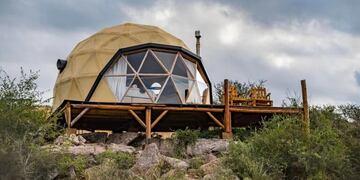 El ecoglamping ofrece bajada al río y se ubica a menos de una hora de Córdoba.